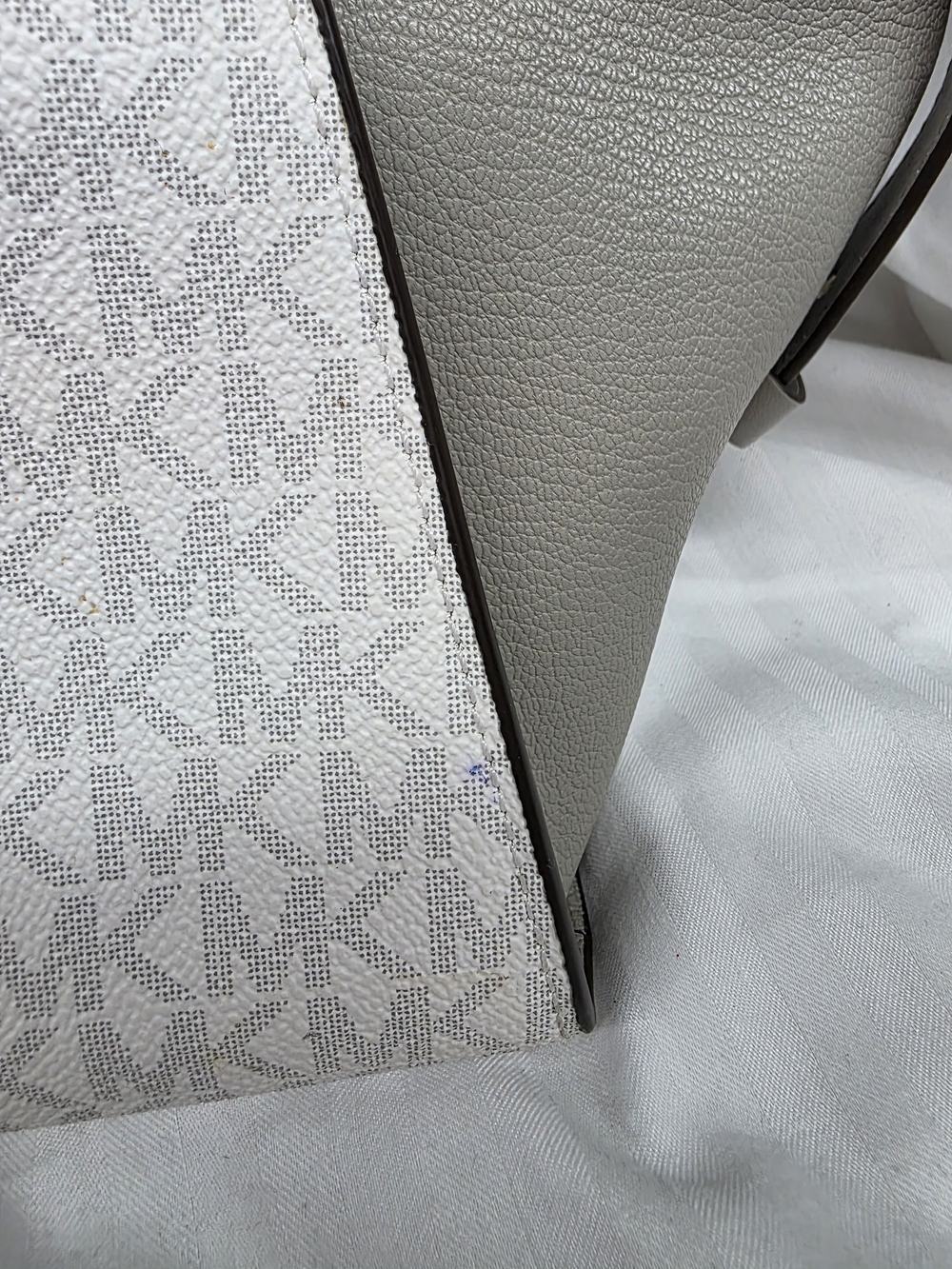 Michael Kors Gray & White Signature Tote with MK Charm - Picture 10 of 14